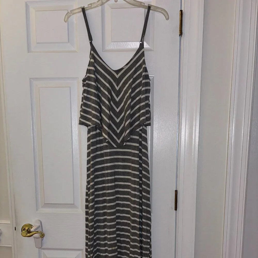 Mossimo Grey/White Striped maxi flounce dress size small - Picture 1 of 5